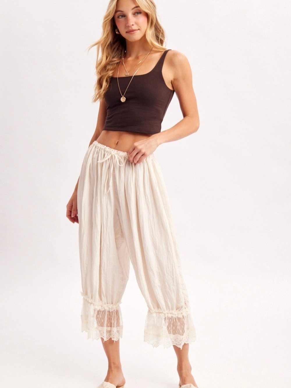 BiBi Just In Boutique  Lace-Trim Cropped Drawstring Bloomers